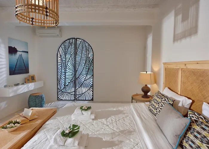 Divine - 10 Bedrooms In Ornos, Tennis Court 빌라 오르노스