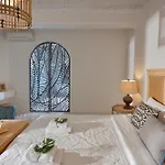 Divine - 10 Bedrooms In Ornos, Tennis Court Villa Ornos (Mykonos)